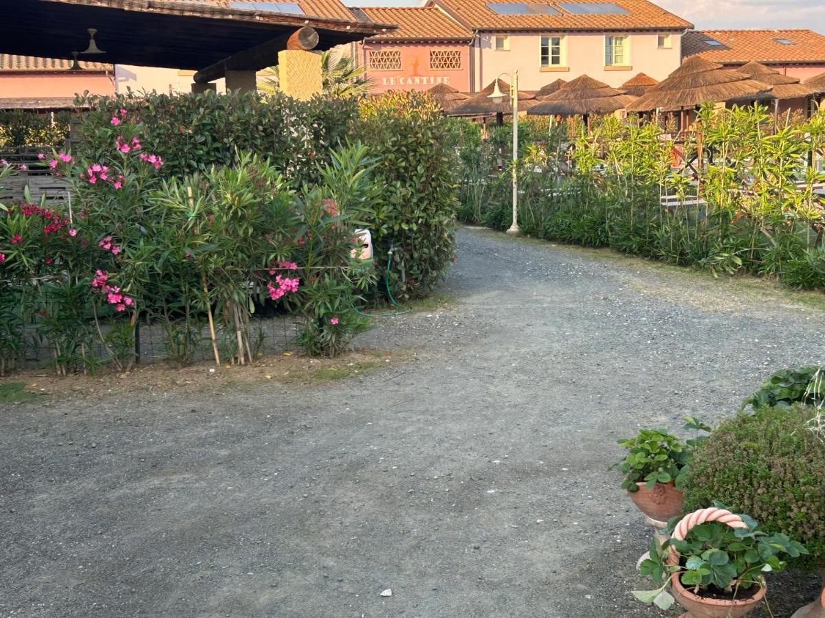 Fattoria Palazzeta - Pet & Family Friendly Aparthotel Cecina  Exterior foto
